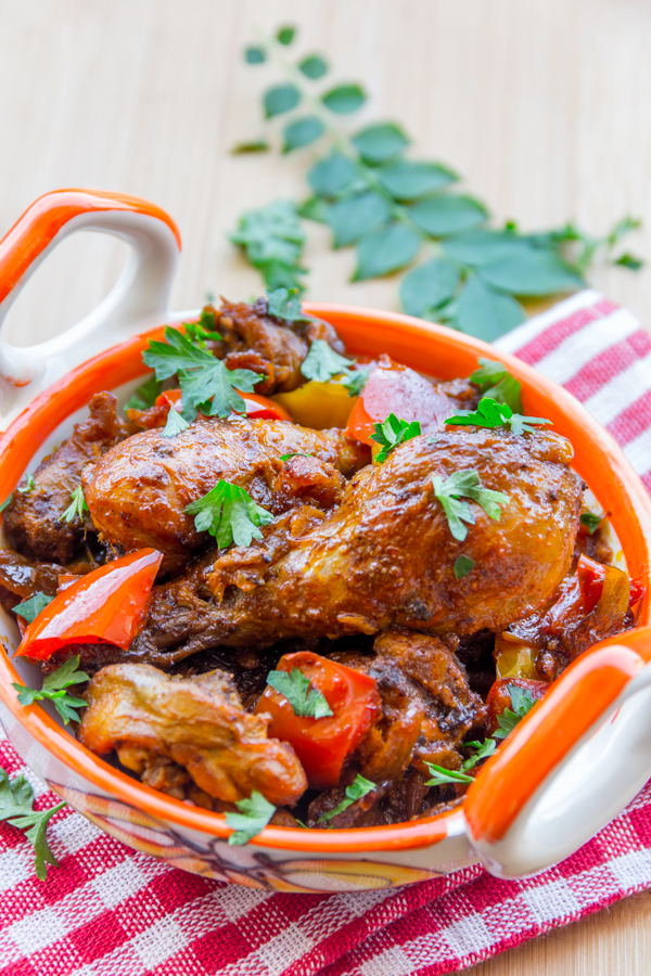Chicken Bhuna – Flavor Quotient: Chicken bhuna is a slow-roasted chicken recipe infused with aromatic Indian spices and a clinging sauce having a burst of flavors that’s simply sensational!
