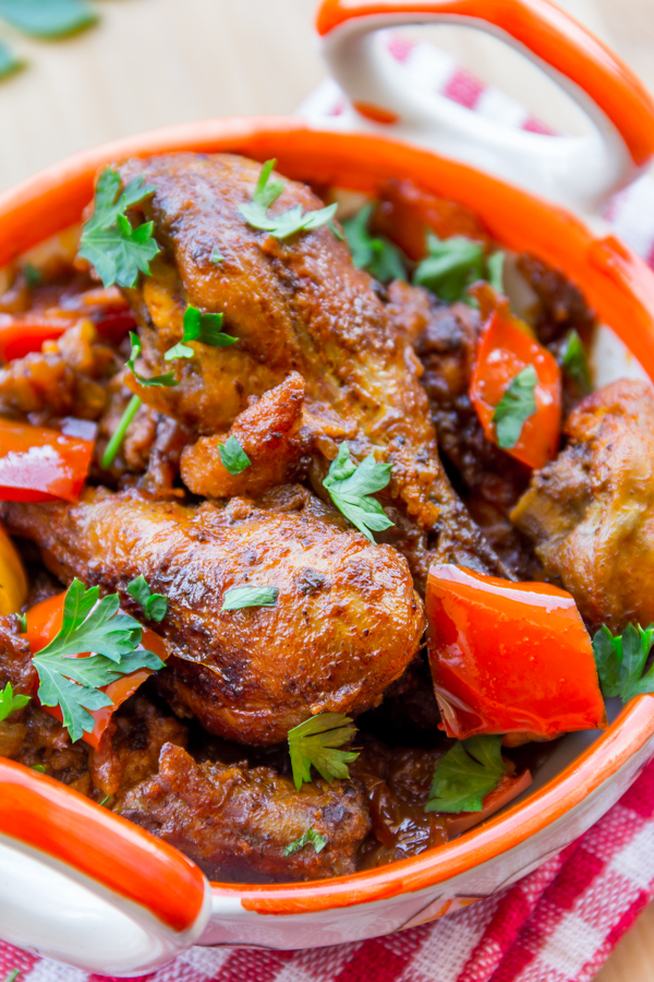 Chicken Bhuna – Flavor Quotient: Chicken bhuna is a slow-roasted chicken recipe infused with aromatic Indian spices and a clinging sauce having a burst of flavors that’s simply sensational!